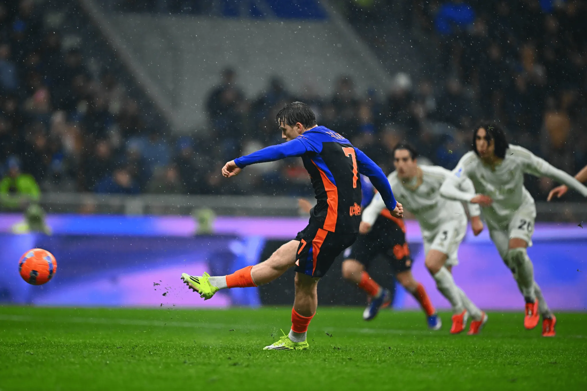 开云体育app-国米3-2比萨半场数据:射门16-6,射正4-2,良机5-0