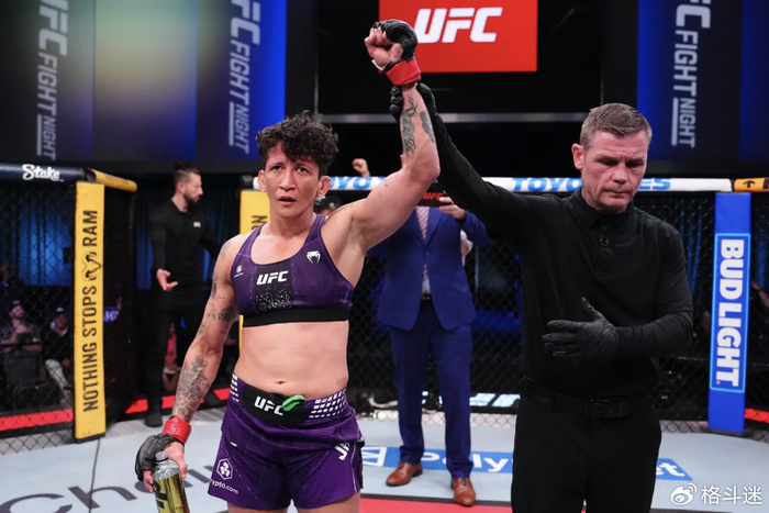 开云体育官网-张伟丽无法夺回金腰带?听听杨迪罗巴怎么说!|邓恩|蝇量级|UFC|塔巴莎·里奇|MMA_新浪体育_新浪新闻